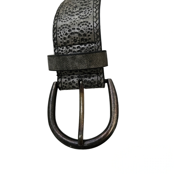 Grey fashion belt with pretty detailing. - Picture 2 of 4